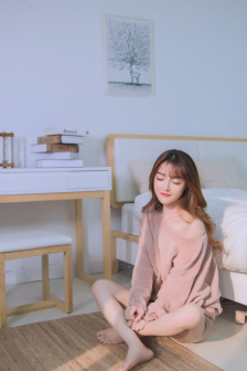 跪在女王脚下的贱奴